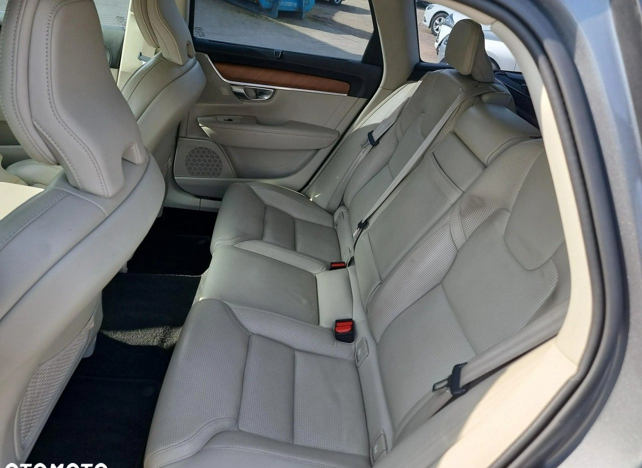 Volvo V90 cena 149000 przebieg: 106117, rok produkcji 2019 z Sieraków małe 379